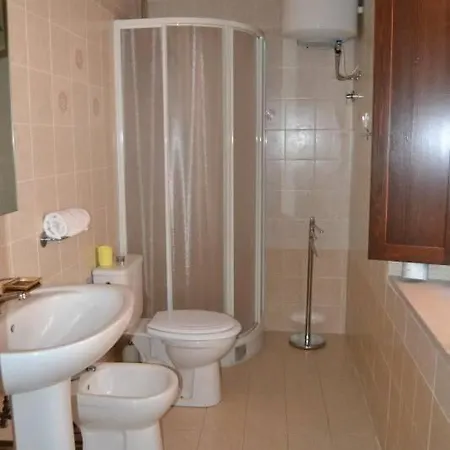 Apartment Zwei Im Ersten Stock Mit Kleinem Aussenbalkon