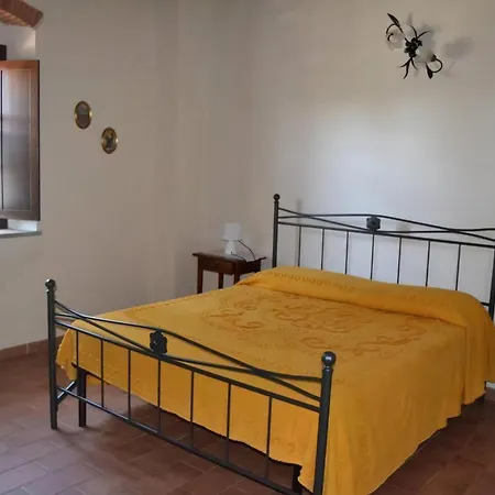 Zwei Im Ersten Stock Mit Kleinem Aussenbalkon Apartment Campiglia Marittima