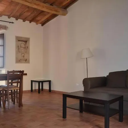 Zwei Im Ersten Stock Mit Kleinem Aussenbalkon * Campiglia Marittima